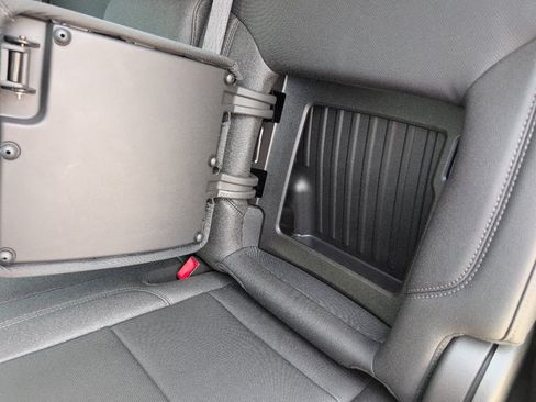 Used 2024 GMC Sierra 1500 SLT image 18