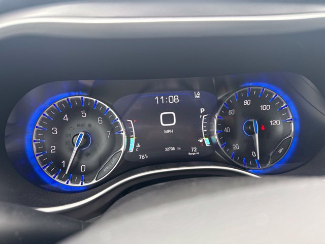 Used 2025 Chrysler Pacifica Select FWD image 11