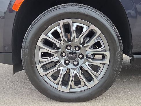 Used 2024 GMC Yukon XL Denali Ultimate AWD/4WD image 12