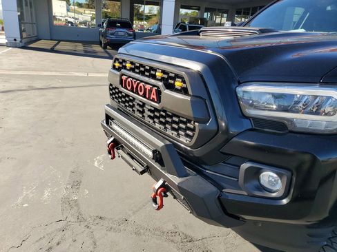 Used 2023 Toyota Tacoma TRD Sport image 8