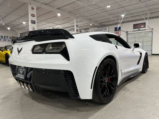 Used 2015 Chevrolet Corvette Z06 w/ 3LZ Preferred Equipment Group RWD image 3