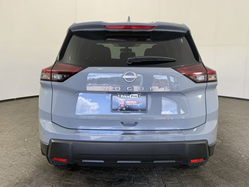 Used 2026 Nissan Rogue SV w/ SV Premium Package FWD image 6