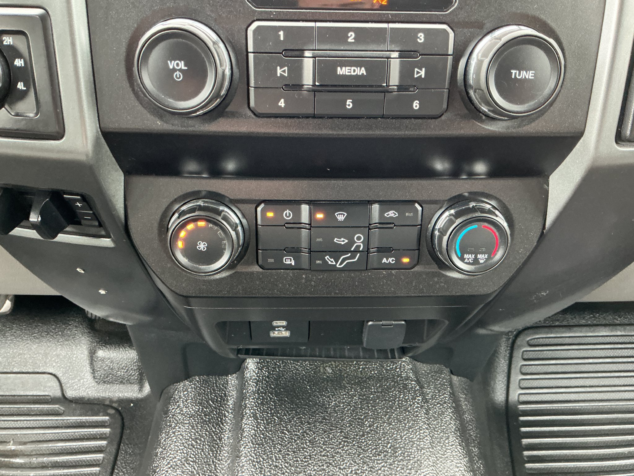 Used 2021 Ford F250 XLT w/ FX4 Off-Road Package AWD/4WD image 22