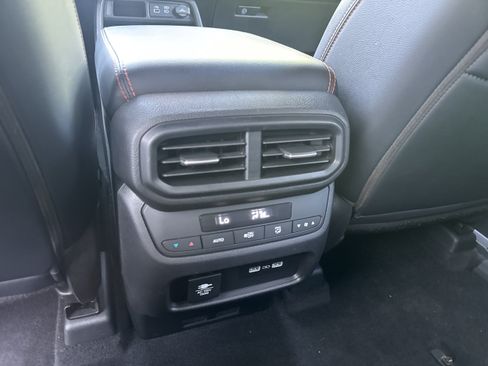 Used 2023 Honda Pilot TrailSport image 19