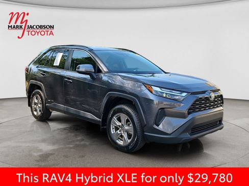 Used 2022 Toyota RAV4 XLE AWD/4WD image 5