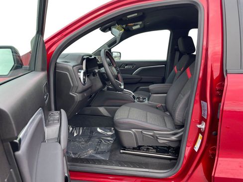 Used 2024 Chevrolet Colorado Z71 image 2