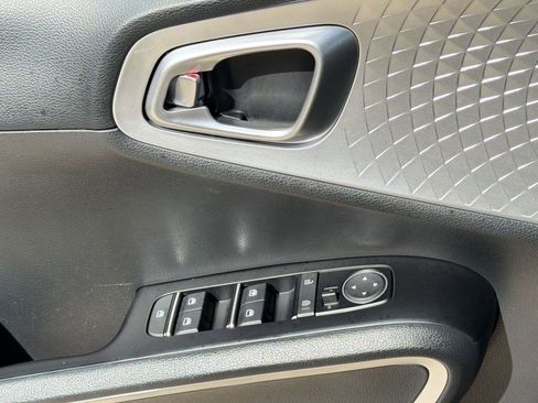 Used 2024 Kia Soul LX w/ Option Group 015 image 13