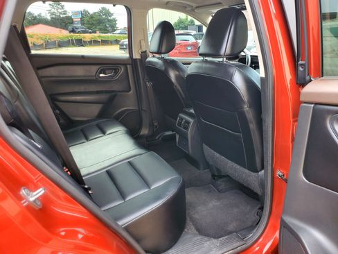 Used 2023 Nissan Rogue SV w/ SV Premium B Package FWD image 5