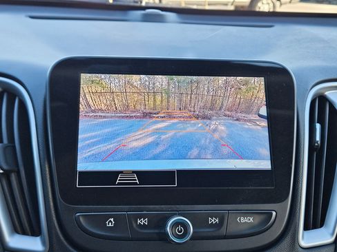 Used 2024 Chevrolet Malibu LT image 32