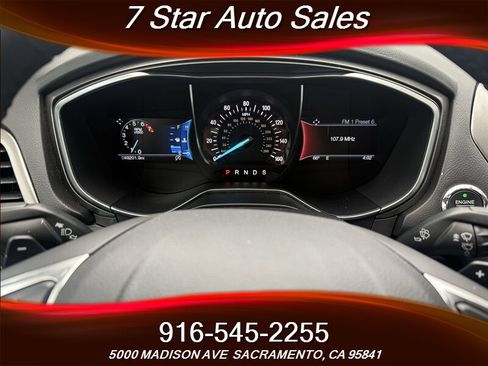 Used 2017 Ford Fusion SE w/ Fusion SE Technology Package image 10