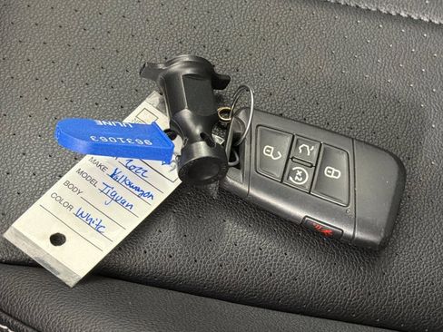 Used 2022 Volkswagen Tiguan SE R-Line image 24