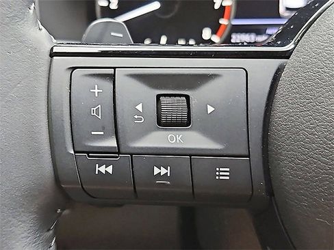 Certified 2023 Nissan Rogue SV w/ SV Premium Package image 21