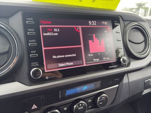 Used 2022 Toyota Tacoma TRD Sport image 15