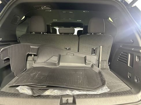 Used 2025 Chevrolet Traverse LT w/ Driver Confidence Package image 26