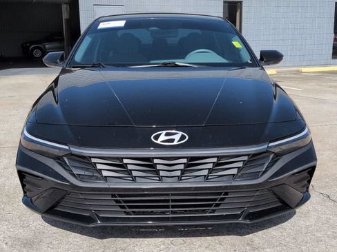 Used 2025 Hyundai Elantra Sport FWD image 9