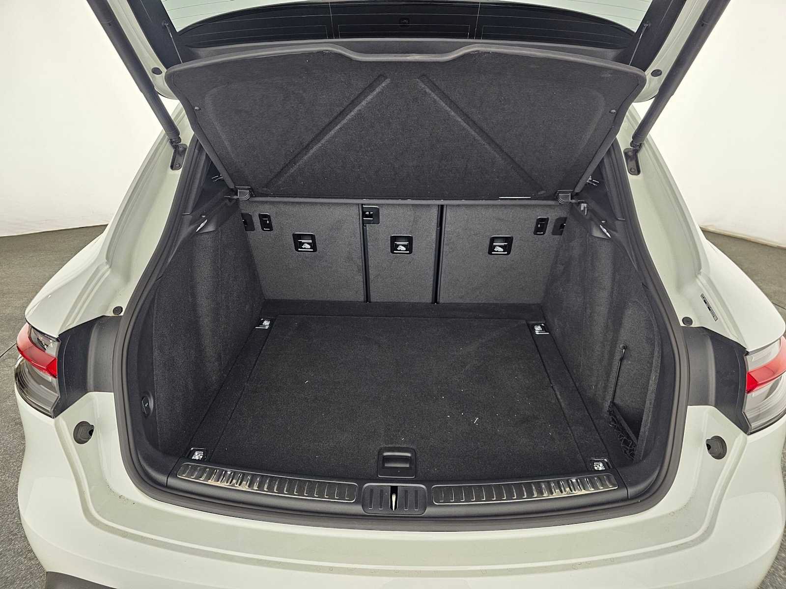 Used 2026 Porsche Macan AWD/4WD image 15
