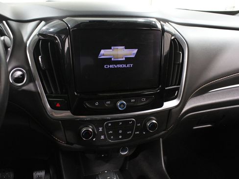 Used 2020 Chevrolet Traverse LT image 9