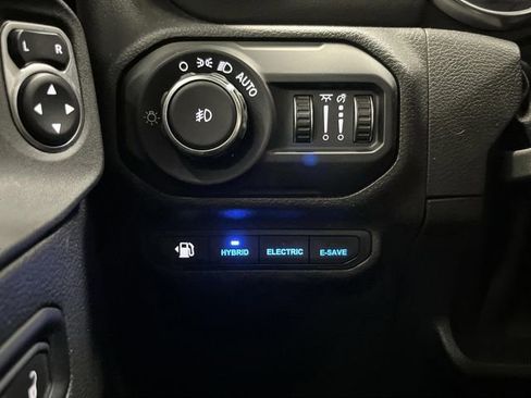 Used 2021 Jeep Wrangler Unlimited Sahara image 24