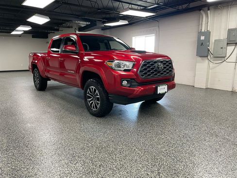 Used 2020 Toyota Tacoma TRD Sport w/ Technology Package AWD/4WD image 2