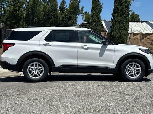 New 2026 Ford Explorer Active RWD image 3