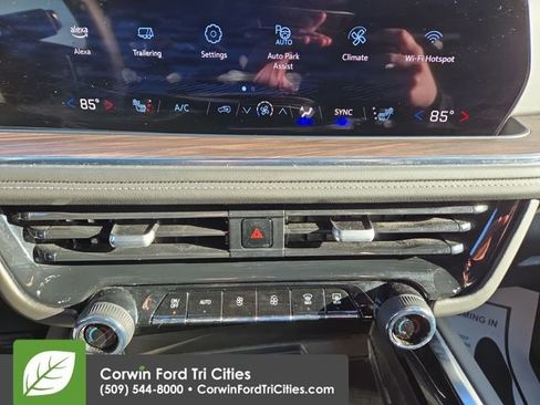 Used 2025 Chevrolet Suburban LT image 24