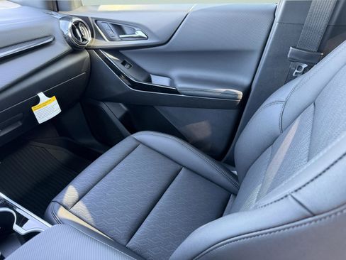 New 2026 Chevrolet Equinox LT w/ Convenience Package II FWD image 35