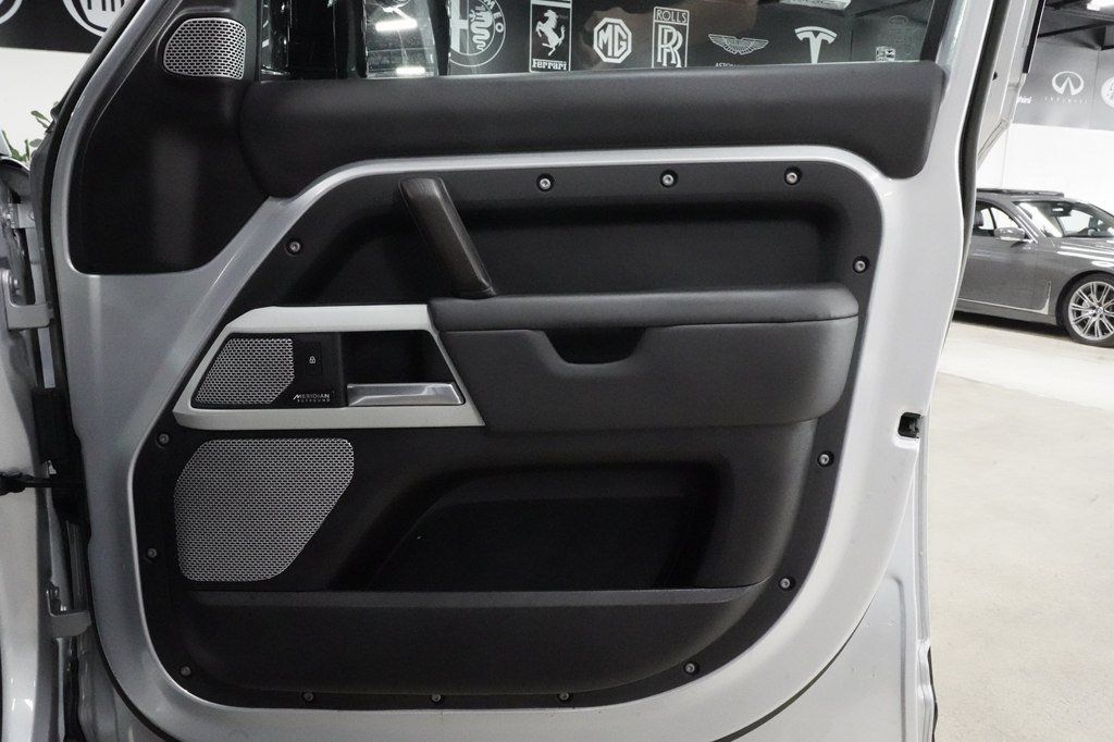 Used 2023 Land Rover Defender 130 X-Dynamic SE AWD/4WD image 37