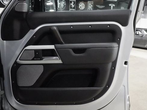 Used 2023 Land Rover Defender 130 X-Dynamic SE AWD/4WD image 37