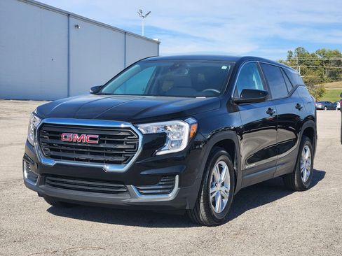 Used 2024 GMC Terrain SLE image 3
