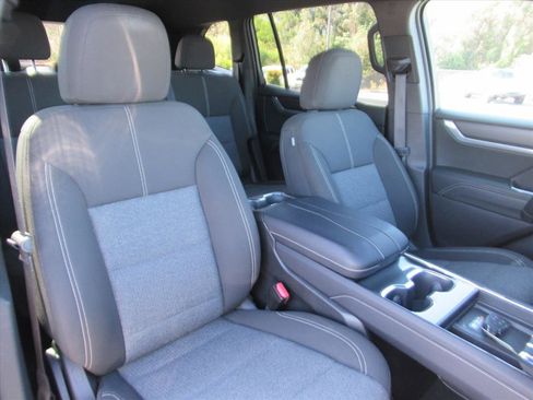 Used 2025 GMC Acadia Elevation image 8