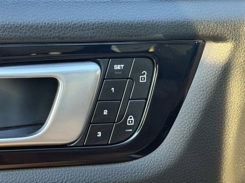 Used 2023 Porsche Cayenne image 16