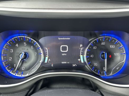 Used 2025 Chrysler Pacifica Select FWD image 23