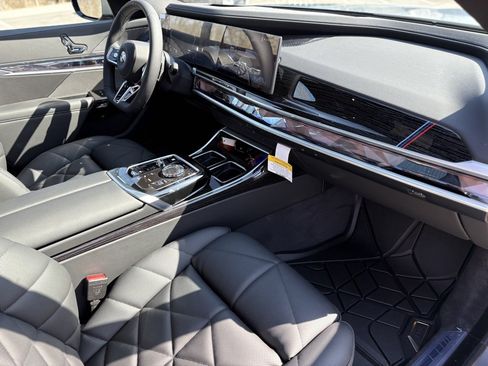 Used 2025 BMW 740i xDrive 740i xDrive image 23