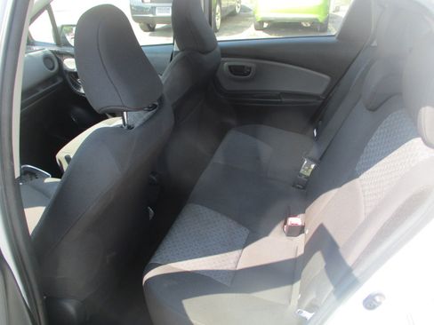 Used 2016 Toyota Yaris L image 8