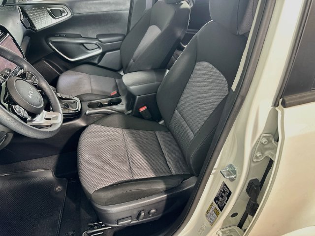 Used 2023 Kia Soul S FWD image 17