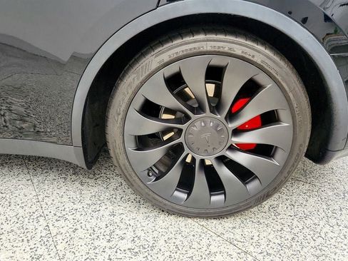 Used 2022 Tesla Model Y Performance AWD/4WD image 9