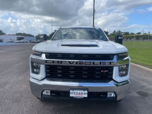 Used 2023 Chevrolet Silverado 2500 LT w/ Convenience Package AWD/4WD image 2