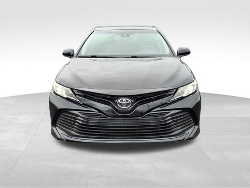 Used 2019 Toyota Camry L image 2