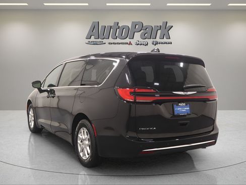 New 2026 Chrysler Pacifica Select FWD image 7