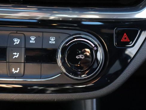 Used 2025 Buick Envista Sport Touring image 31