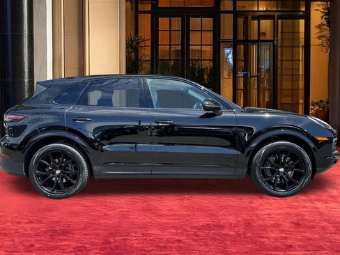 Used 2022 Porsche Cayenne AWD/4WD image 8