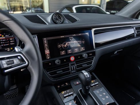 New 2026 Porsche Macan image 29