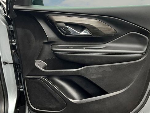 Used 2024 GMC Terrain SLE w/ Driver Convenience Package image 20