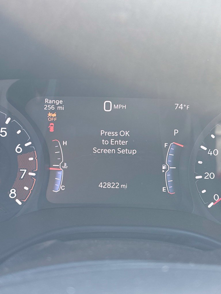 Used 2025 Jeep Compass Latitude w/ Sun & Sound Group AWD/4WD image 8