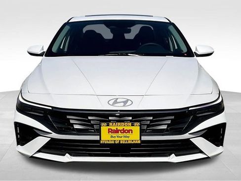 New 2025 Hyundai Elantra SEL image 12