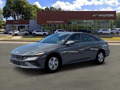 New 2026 Hyundai Elantra SE image 2