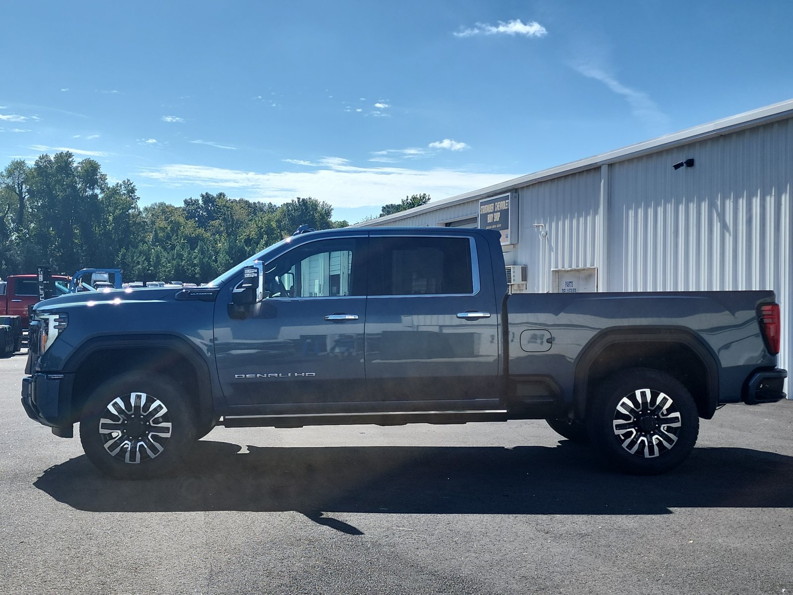 Used 2024 GMC Sierra 2500 Denali Ultimate w/ Max Trailering Package AWD/4WD image 2