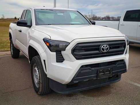 Used 2024 Toyota Tacoma SR image 3