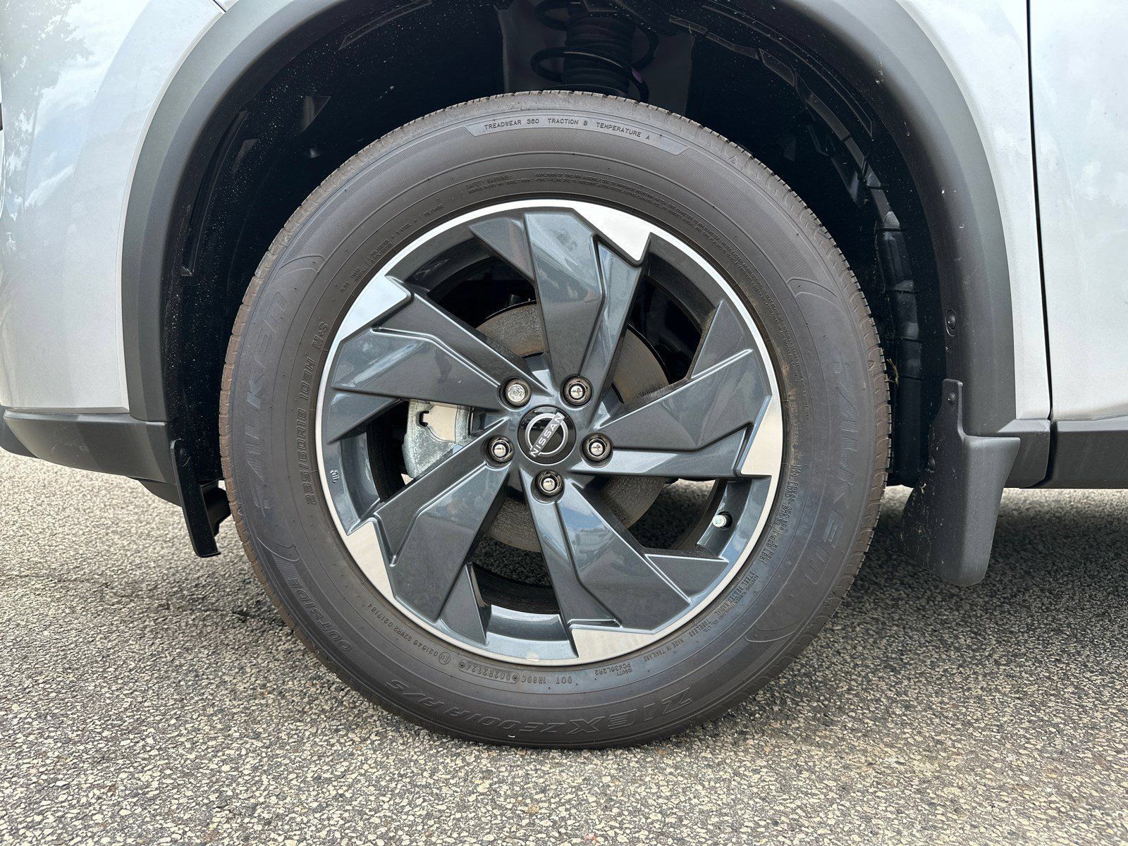 Used 2025 Nissan Rogue SV FWD image 12