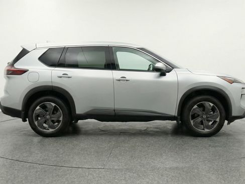 Used 2025 Nissan Rogue SV image 11